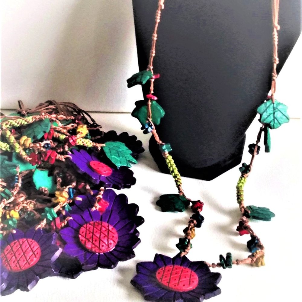 Multi-Colored Coconut Shell Flower Necklaces-Pointed Petals